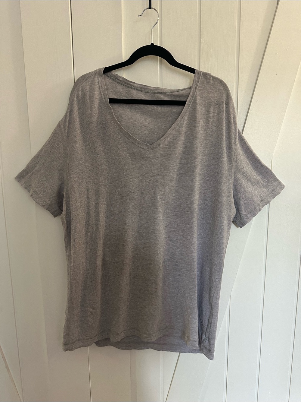 lululemon athletica Men's Gray V-Neck Short Sleeve Tee